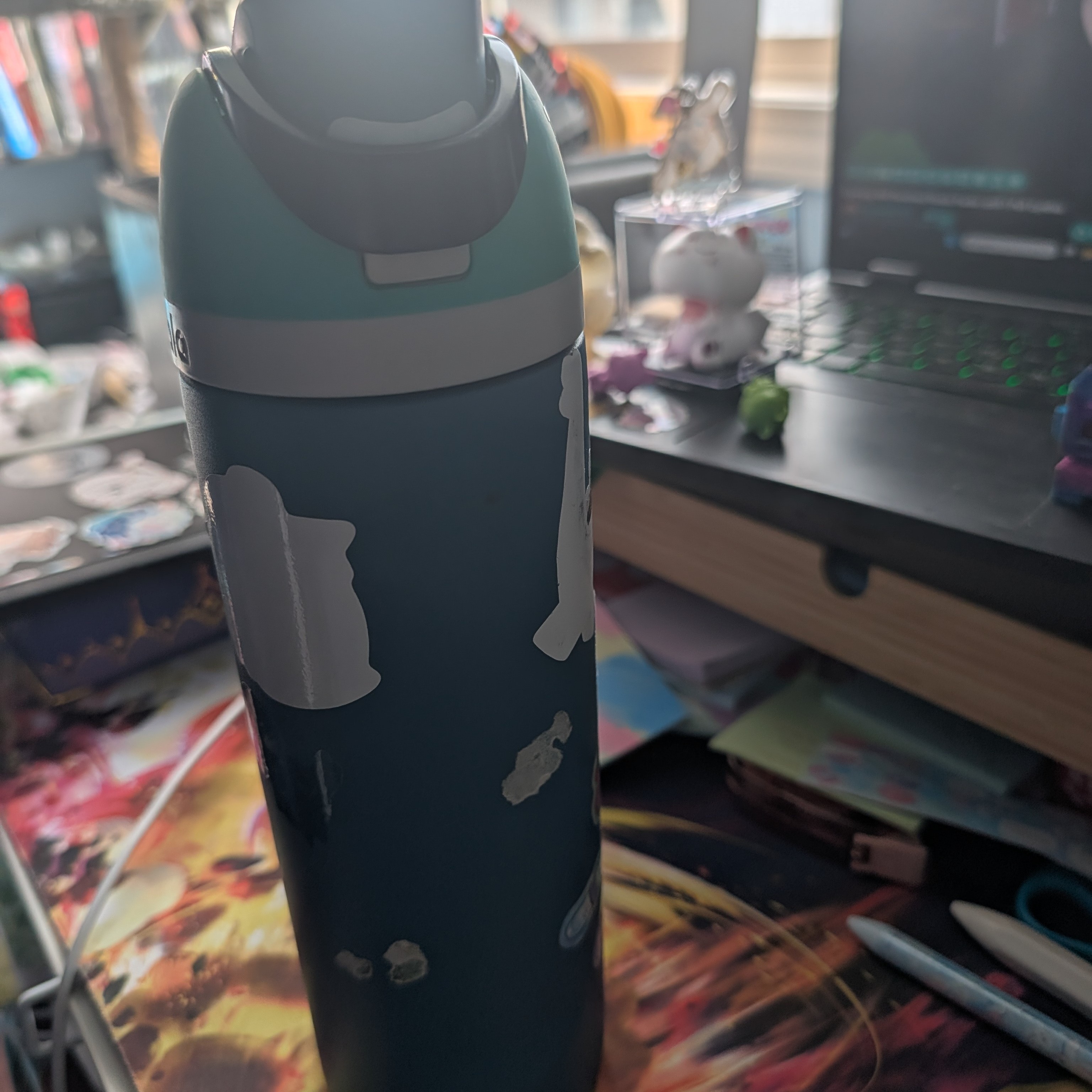 I open my water bottle a lot to drink water while I'm looking. The sound itself is quick, but it dampens out because of the rubber attachments in place that prevent it from getting damaged. <br><audio controls src='Noises/Water bottle opening.m4a'></audio>